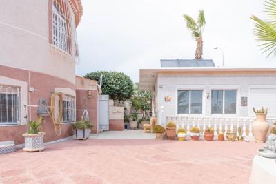 Detached-Villa-For-Sale-In-La-Marina--27---Canva-