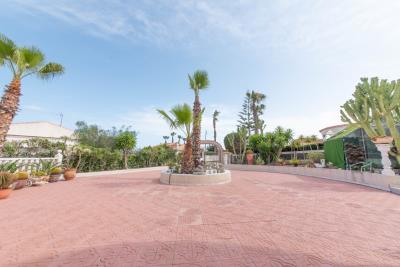 Detached-Villa-For-Sale-In-La-Marina--25---Canva-