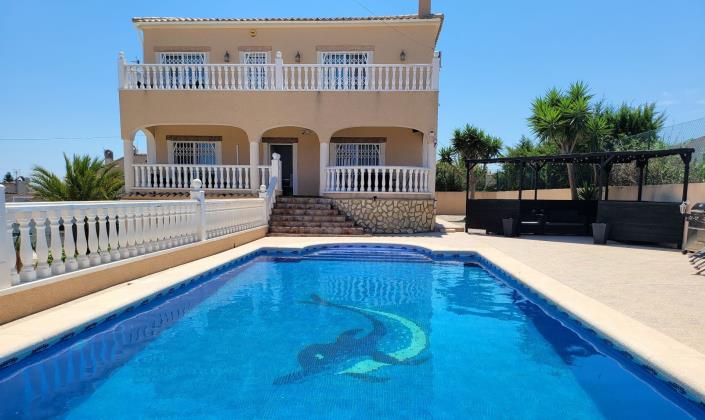 Image No.1-4 Bed Villa for sale