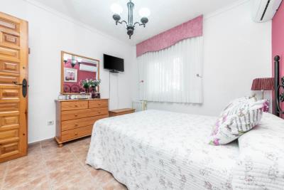 Villa-For-Sale-In-La-Marina--19---Portals-