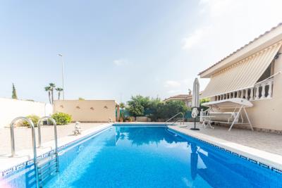 Detached-villa-for-sale-in-La-Marina--3---Portals-