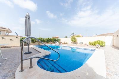 Detached-villa-for-sale-in-La-Marina--5---Portals-