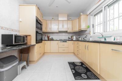 Detached-villa-for-sale-in-La-Marina--14---Portals-