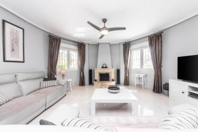 Detached-Property-for-sale-in-La-Marina--6---Portals-