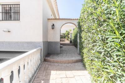 Detached-Property-for-sale-in-La-Marina--27---Portals-