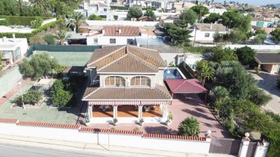 Large-Villa-for-sale-in-Urb-El-Oasis--0---Kyero-