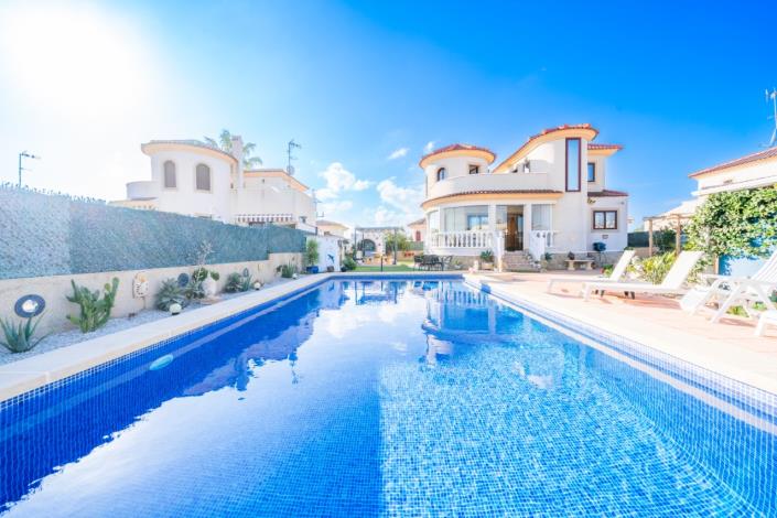 Image No.3-Villa de 4 chambres à vendre à La Marina