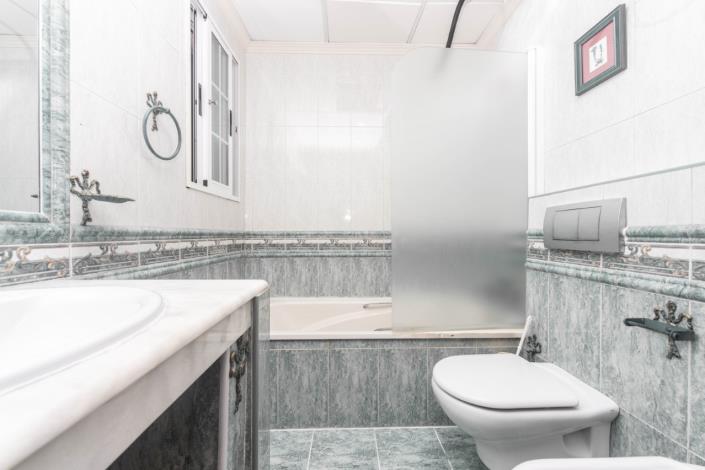 Image No.20-7 Bed Villa for sale