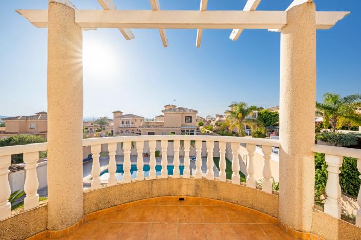 Image No.8-3 Bed Villa / Detached for sale