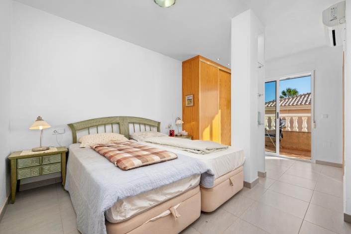 Image No.20-3 Bed Villa / Detached for sale