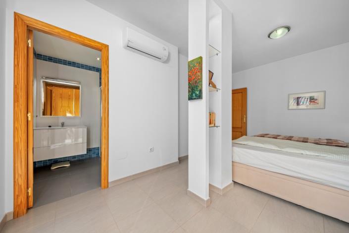 Image No.27-3 Bed Villa / Detached for sale