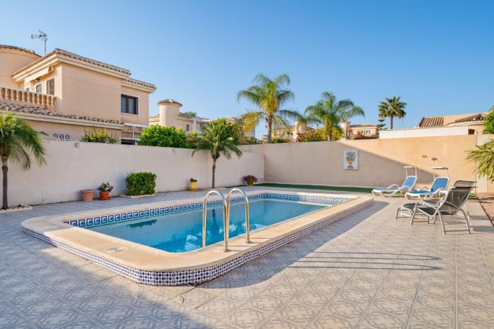 Image No.34-3 Bed Villa / Detached for sale