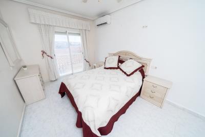 Terraced-house-for-sale-in-Costa-Blanca--15---Portals-