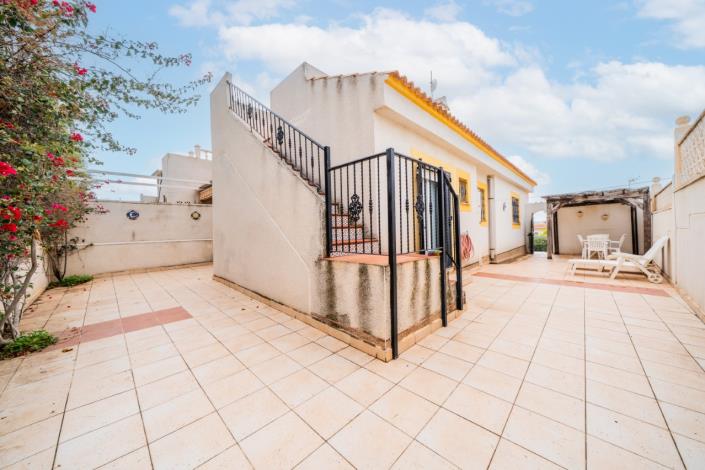 Image No.27-3 Bed Semi-Detached for sale