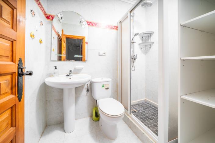 Image No.18-2 Bed Townhouse for sale