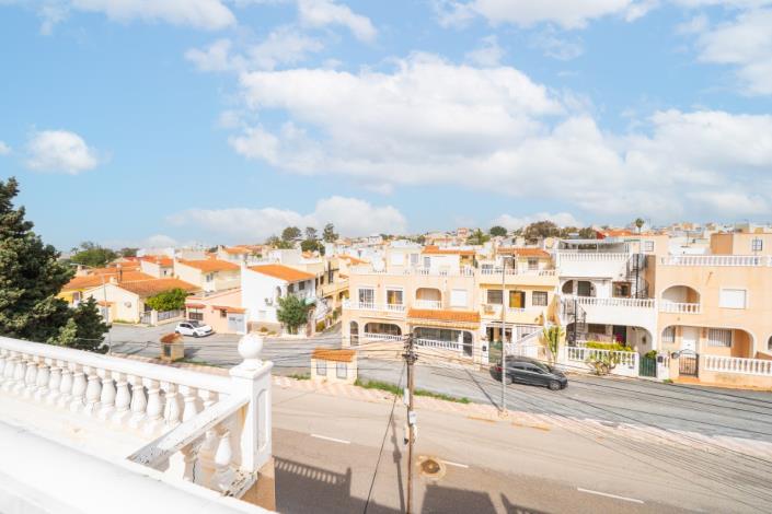 Image No.25-2 Bed Townhouse for sale