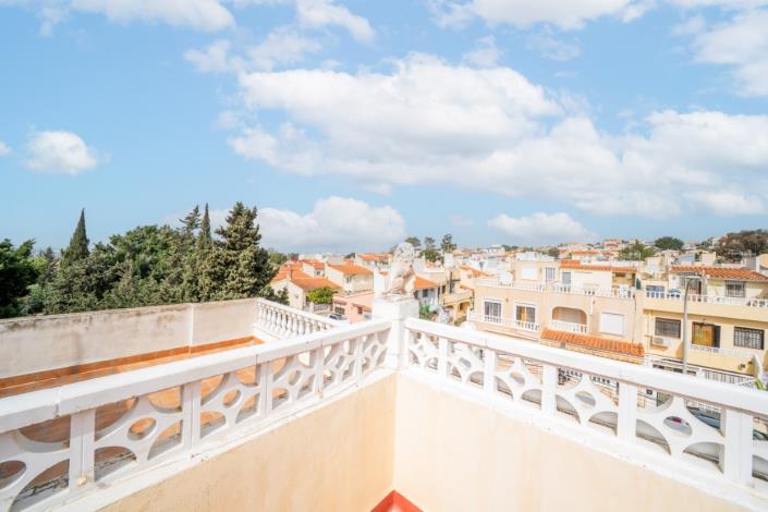 Image No.26-2 Bed Townhouse for sale