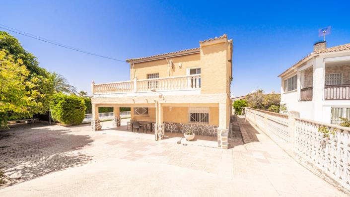 Image No.38-8 Bed Villa for sale