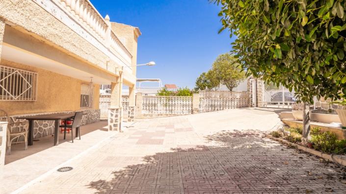 Image No.40-8 Bed Villa for sale