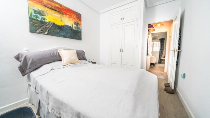 Image No.20-2 Bed Apartment for sale