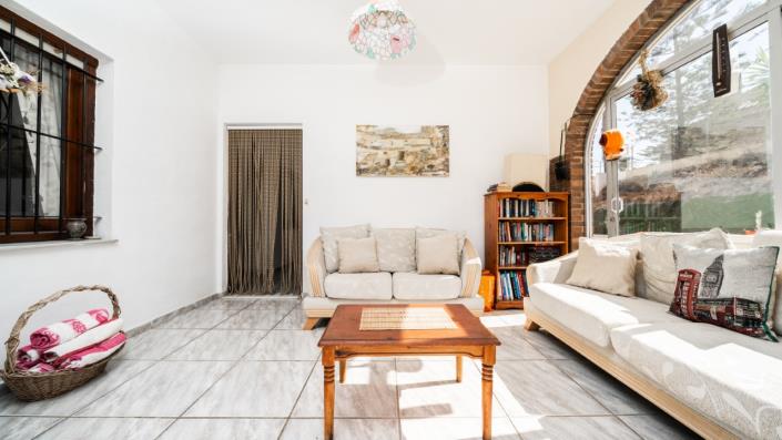 Image No.9-8 Bed Villa for sale