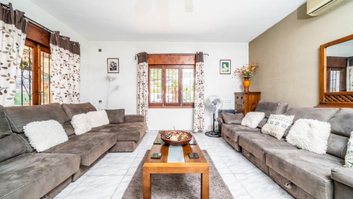 Image No.11-8 Bed Villa for sale