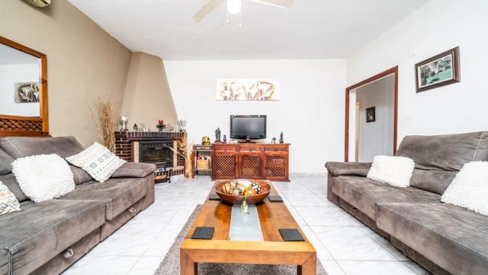 Image No.12-8 Bed Villa for sale