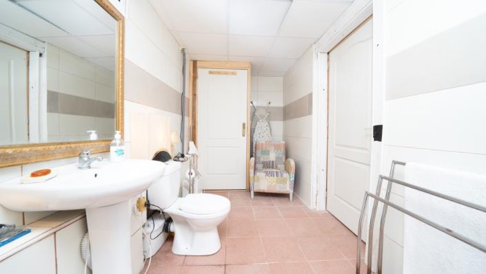 Image No.48-8 Bed Villa for sale