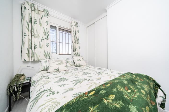 Image No.17-2 Bed Townhouse for sale