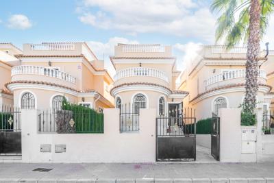 Detached-villa-for-sale-in-La-Marina--3---Canva-