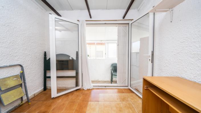 Image No.16-2 Bed Townhouse for sale