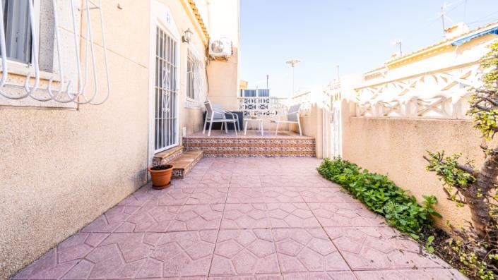 Image No.18-2 Bed Townhouse for sale