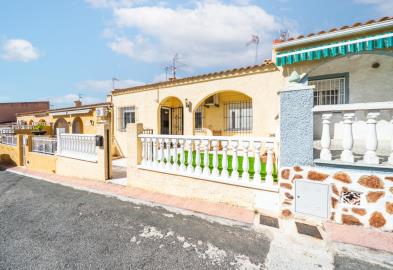 Terraced-Property-For-Sale-In-Costa-Blanca--1a---Canva-