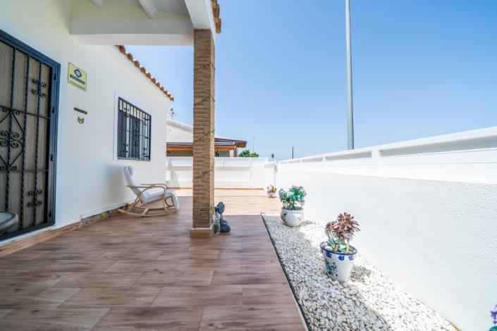 Image No.12-2 Bed Semi-Detached for sale