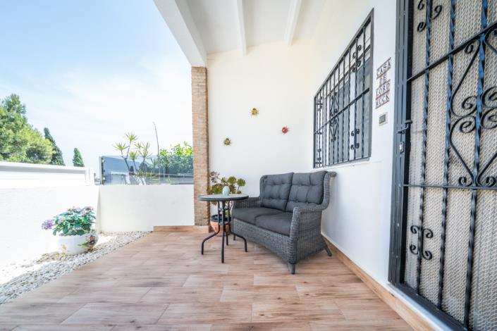 Image No.13-2 Bed Semi-Detached for sale