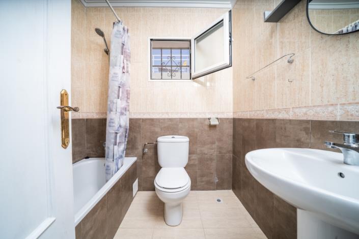 Image No.25-2 Bed Semi-Detached for sale