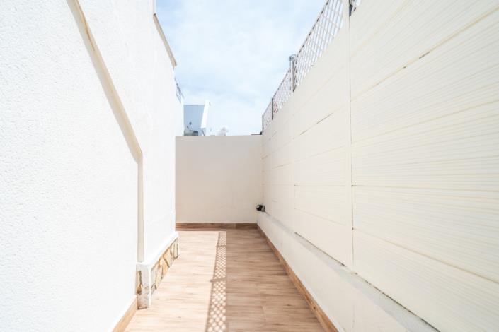 Image No.28-2 Bed Semi-Detached for sale