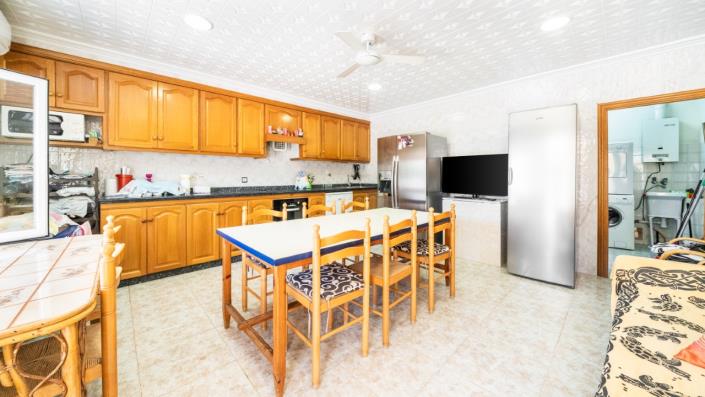 Image No.11-8 Bed Villa for sale