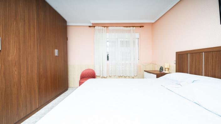 Image No.16-8 Bed Villa for sale