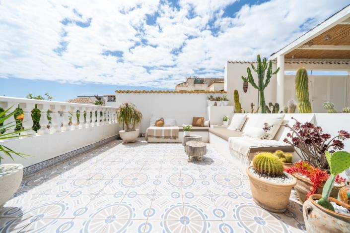 Image No.8-3 Bed Quad for sale