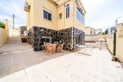 Villa-for-sale-in-La-Marina--6---Portals-