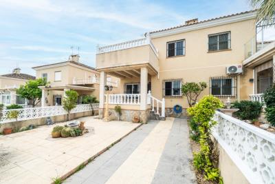 House-for-sale-in-La-Marina-with-communal-pool--2---Portals-