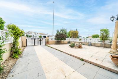 House-for-sale-in-La-Marina-with-communal-pool--4---Portals-