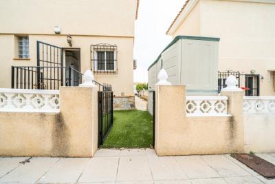 House-for-sale-in-La-Marina-with-communal-pool--9---Portals-