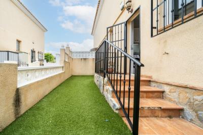 House-for-sale-in-La-Marina-with-communal-pool--10---Portals-