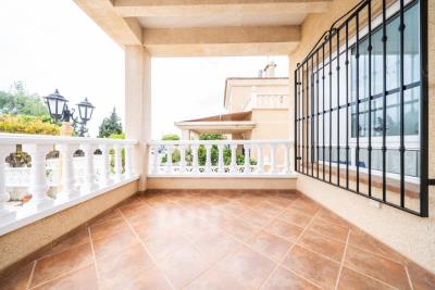 House-for-sale-in-La-Marina-with-communal-pool--11---Portals-