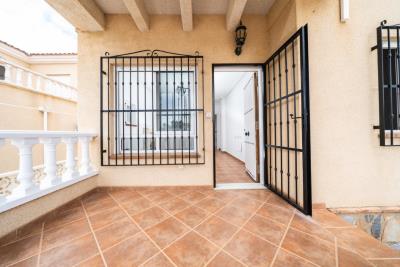 House-for-sale-in-La-Marina-with-communal-pool--13---Portals-