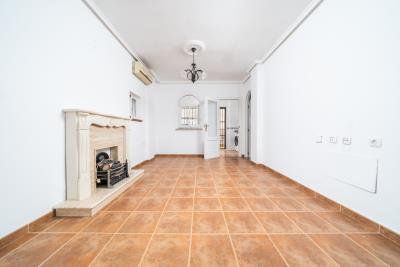 House-for-sale-in-La-Marina-with-communal-pool--15---Portals-