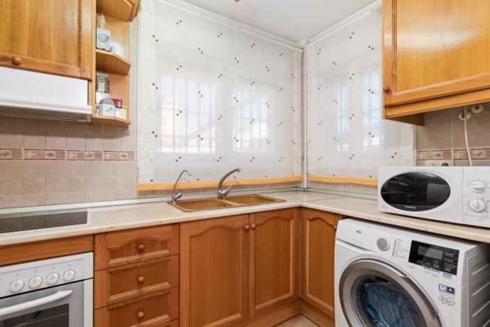 Image No.16-2 Bed Semi-Detached for sale