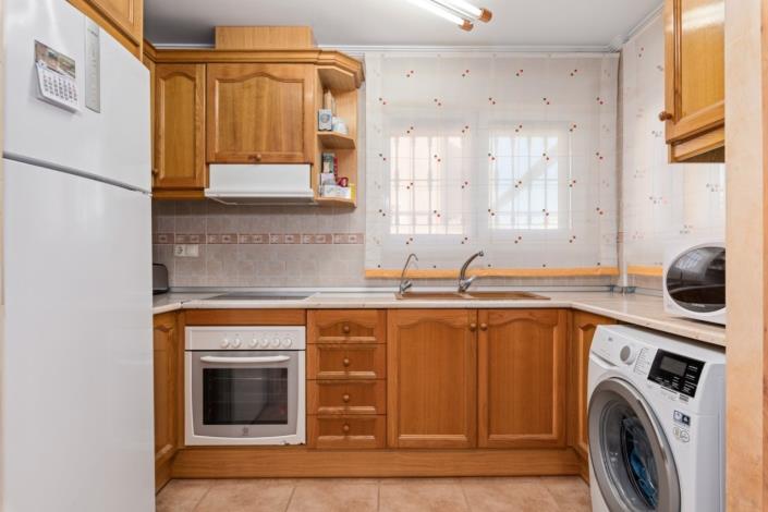 Image No.17-2 Bed Semi-Detached for sale